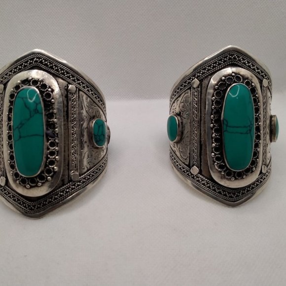 Single  Turquoise Cuff Bracelet, Vintage Cuff Bracelet, Boho Cuff, Turquoise - Picture 7 of 8